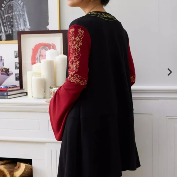 Elegant Black and Red Embroidered Cardigan Arwen Lord Of The Rings Her Universe - Picture 3 of 6